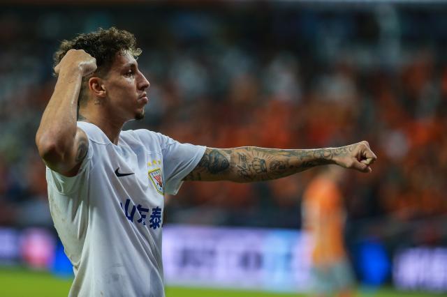 【中超】克雷桑破门陈蒲造乌龙 泰山客3比0十人亚泰